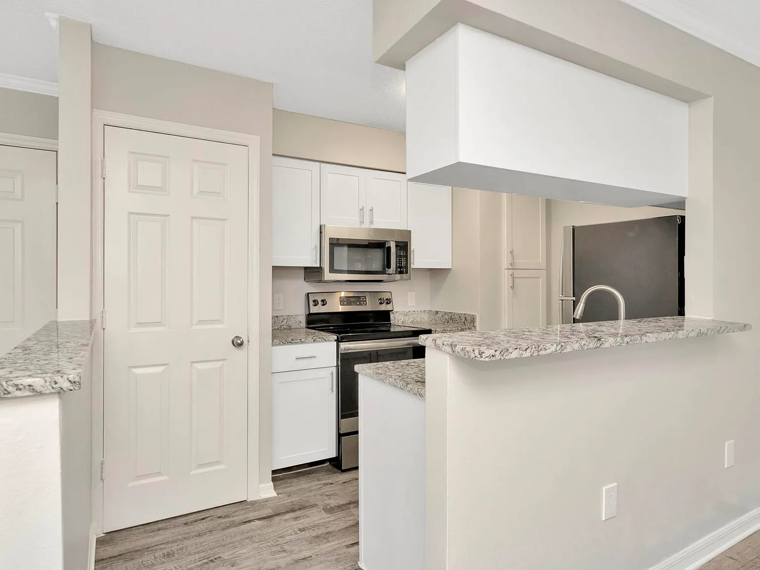 Essex Place Luxury Apartments — Photo 1