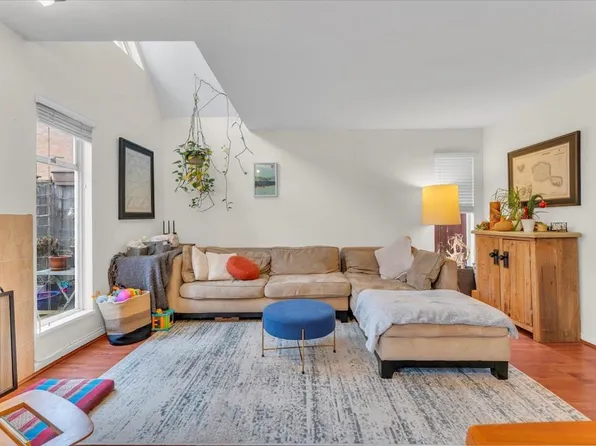 3060 W 8th Ave, Vancouver, BC V6K 2C1