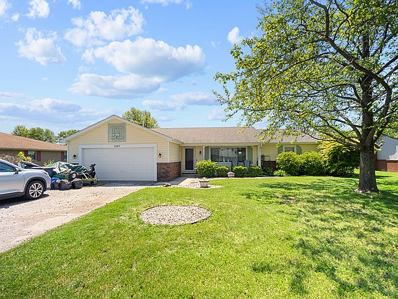 3rd image of 1307 Garnet Dr