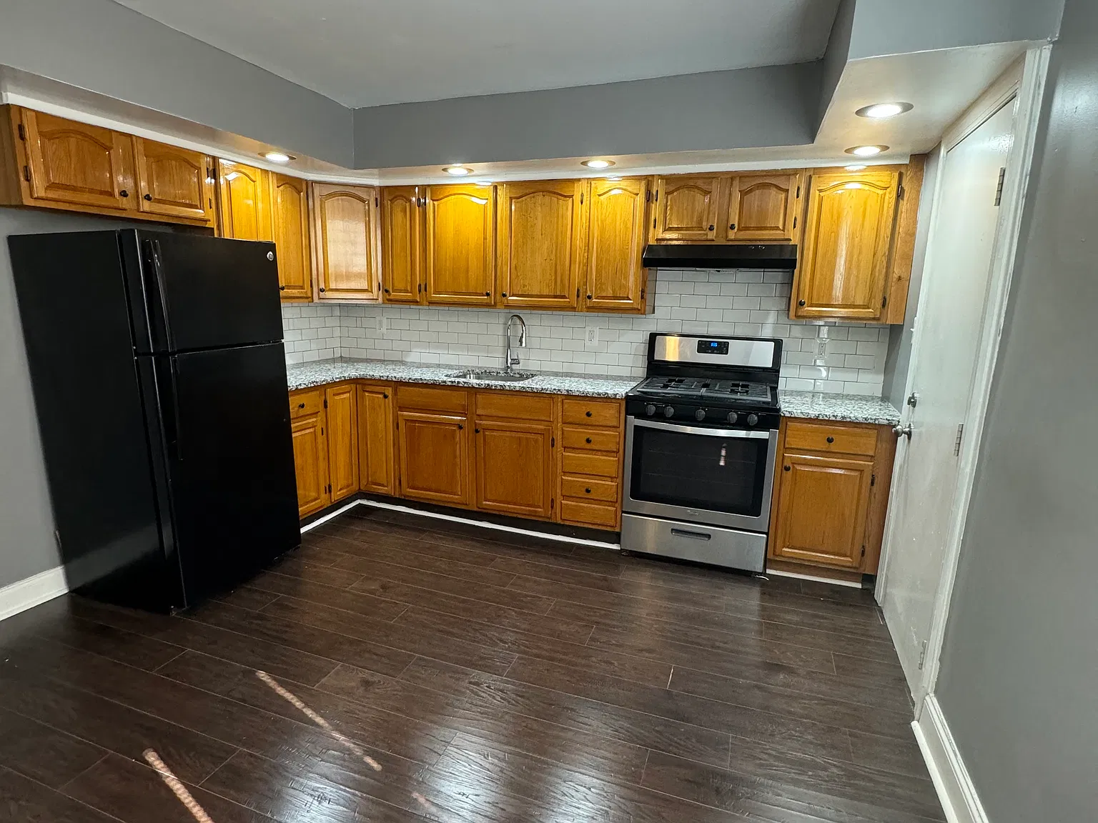2 bed, 994 sqft, $1,600 — Photo 3
