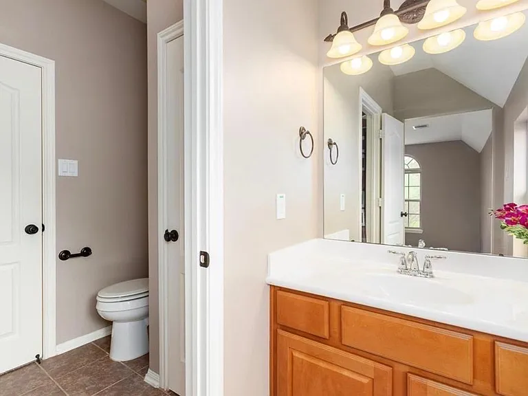 2207 Bayou Cove Ln — Photo 8