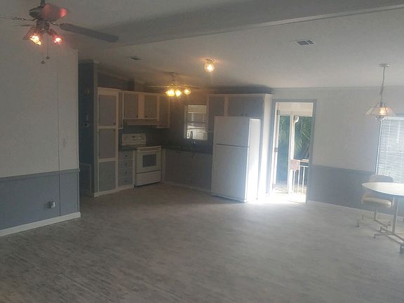 2nd image of 2470 Parklane Dr