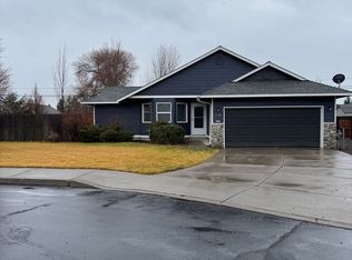 2136 NW Maple Tree Ct, Redmond, OR 97756