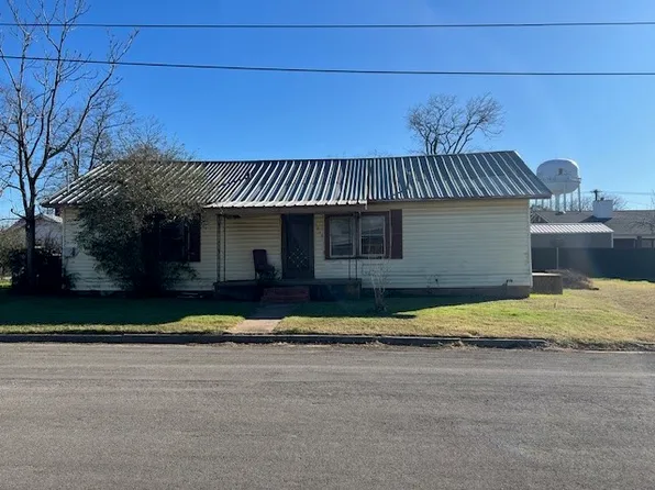 1015 W Archer St, Jacksboro, TX 76458