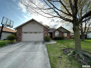 2208 Disar Dr, Springfield, IL 62711