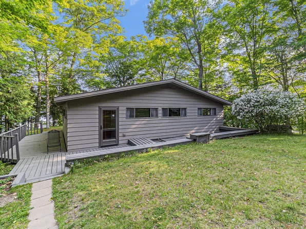 6253 N Loggers Ln, Ludington, MI 49431