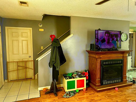 3rd image of 4510 Jamaica Pl