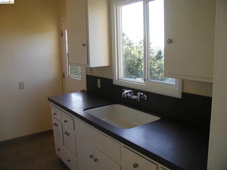 6100 Skyline Blvd — Photo 18