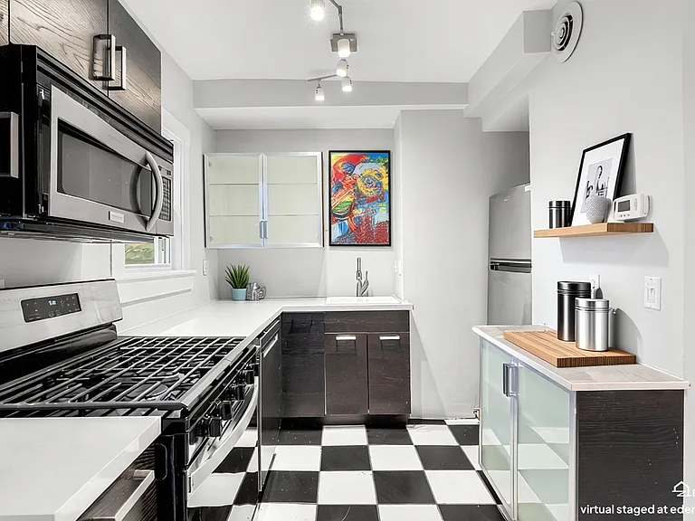 72 Mozart St — Photo 4