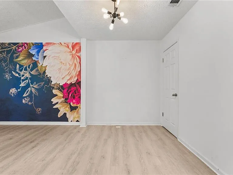 216 Goshen Ln — Photo 9
