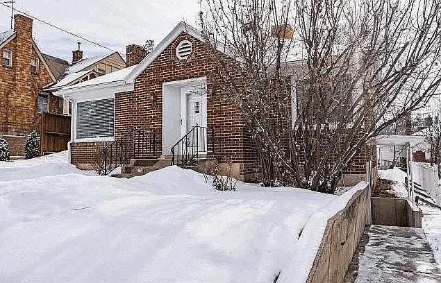Entrance to basement, 1-bedroom mother-in-law unit. Great location across from the temple and walking distance to downtown and campus.