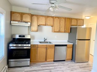 132 Princeton St APT 1, North Chelmsford, MA 01863