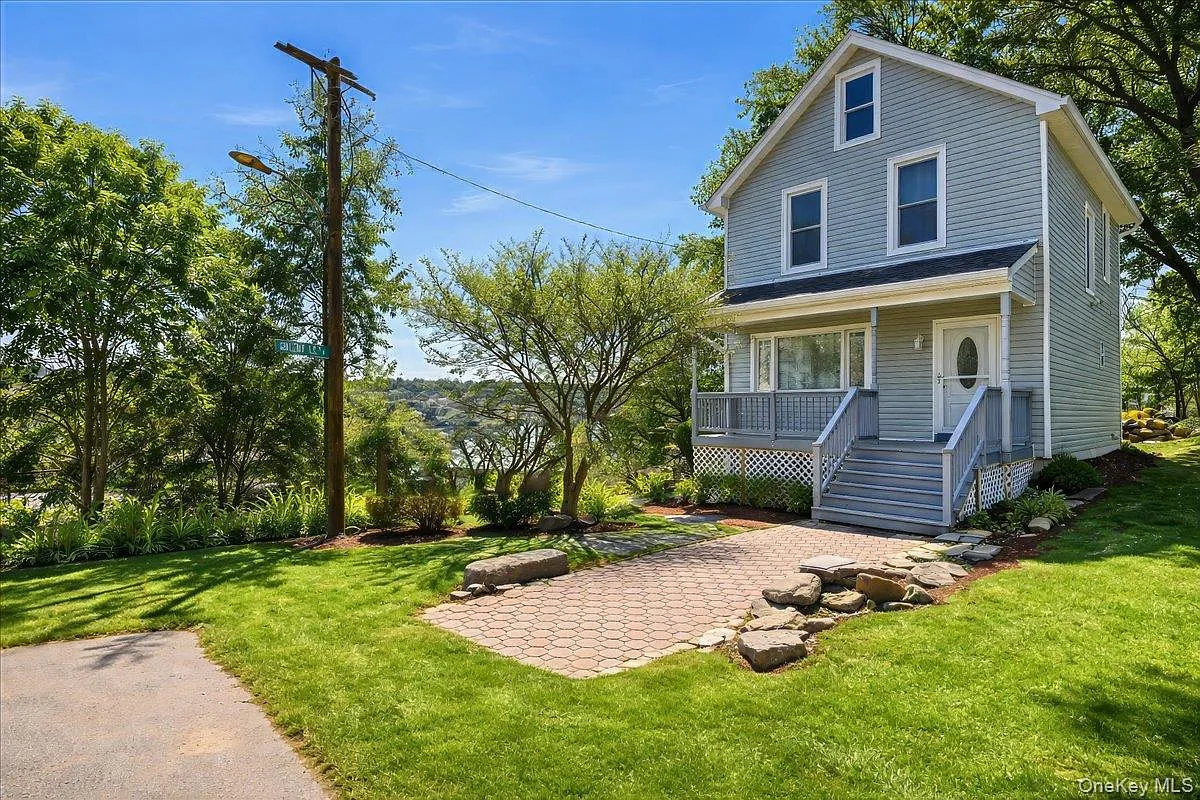 282 Greenvale Avenue photo 1