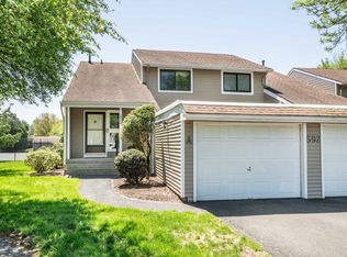 592 Mountain Rd APT A, West Hartford, CT 06117