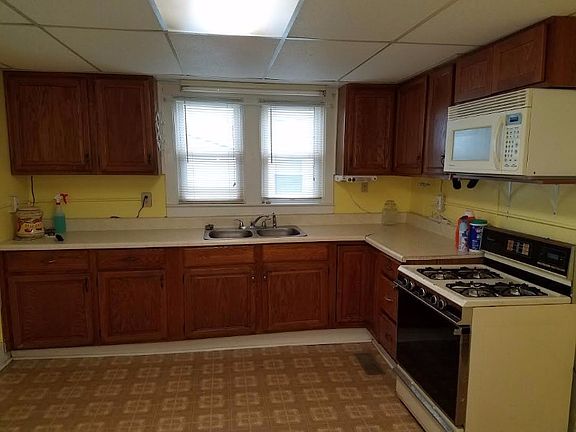 4th image of 1906 S Warner St