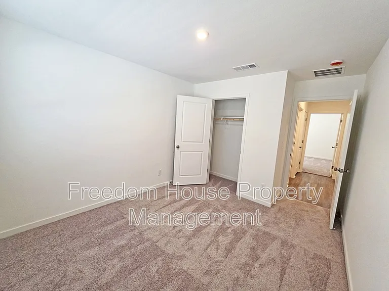 660 E Huyana Wind Dr — Photo 11