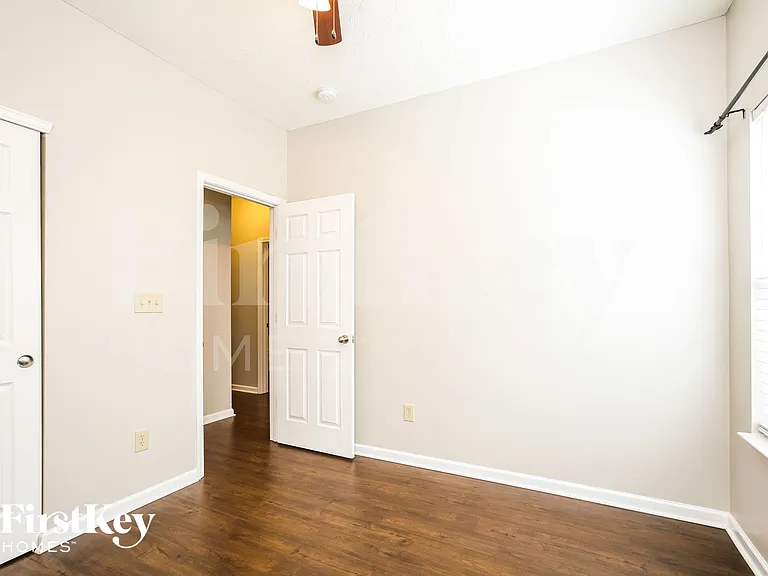 1301 Greenbriar Way — Photo 9