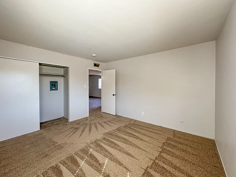 Devonshire Apartments — Photo 15
