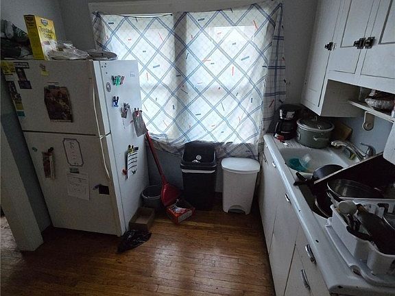 4th image of 3615 W 122nd St