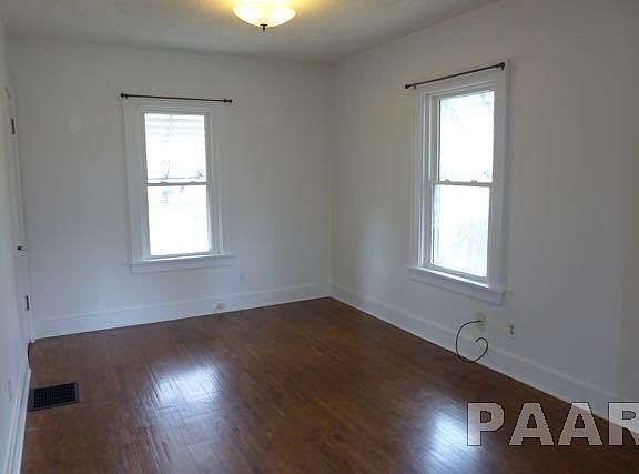 4th image of 1218 E Hines Ave
