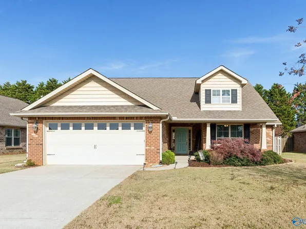 6911 Breyerton Way SE, Owens Cross Roads, AL 35763