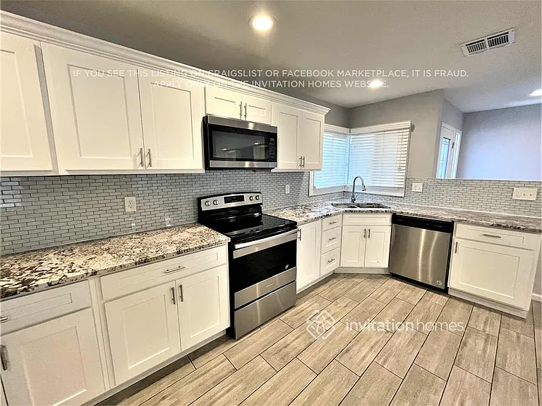 943 E Manhatton Dr — Photo 10