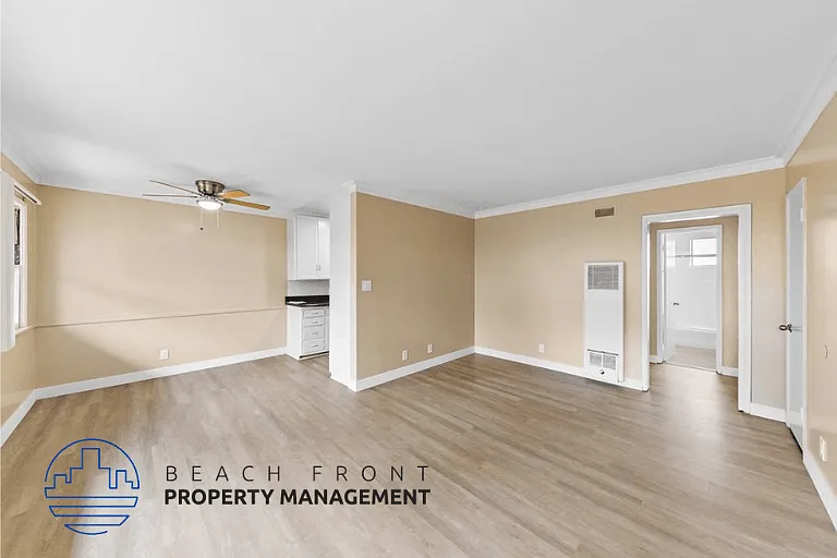 608 W Hyde Park Blvd — Photo 24