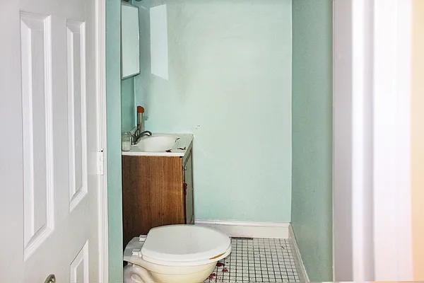 Sold by Thomas Lipovetsky, LREB | media 13