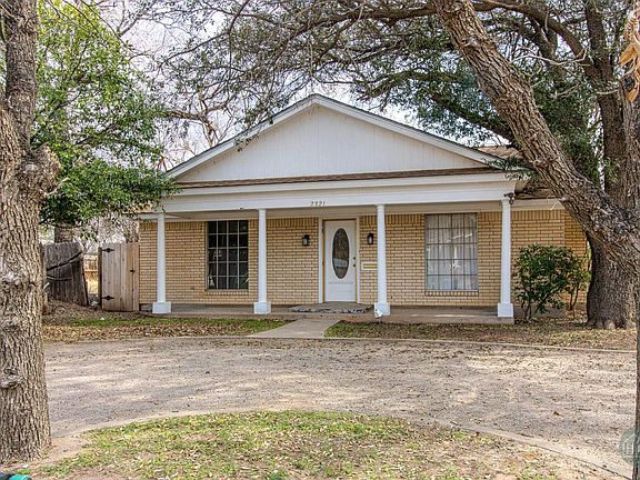 3rd image of 2321 Fannin St