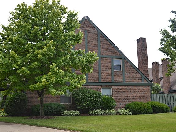 2nd image of 1575 Sandringham Ct