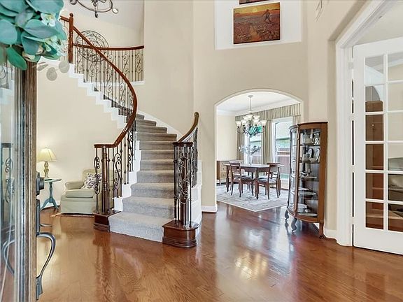 2nd image of 8206 Crescent Knolls Dr