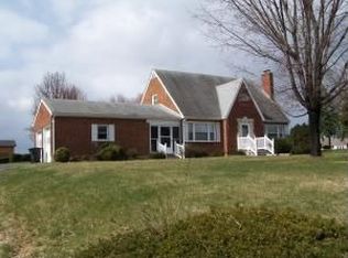 1570 W Ruritan Rd, Roanoke, VA 24012