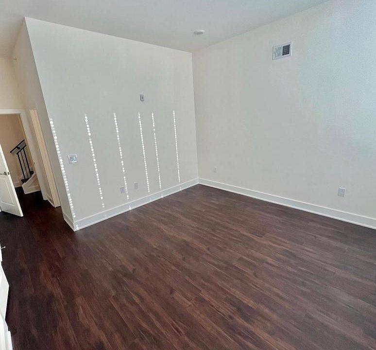 1st image of 1115 N American St #F4