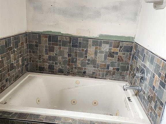 2nd image of 4258 East Rd