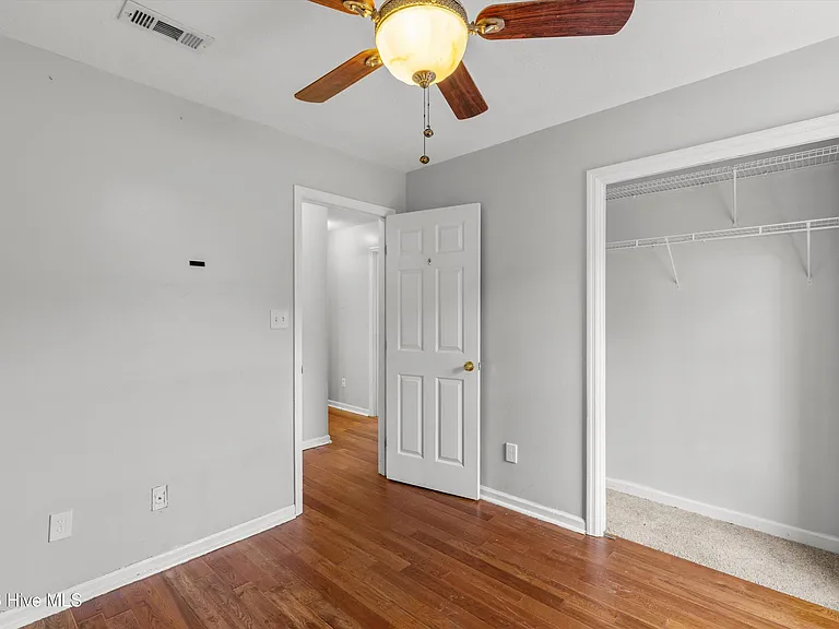 546 Jackson St — Photo 26
