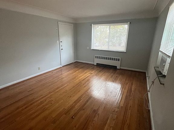 4th image of 7080 Eastlawn Dr APT 2