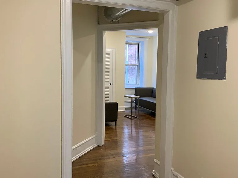 Alexandria Apartments — Photo 13