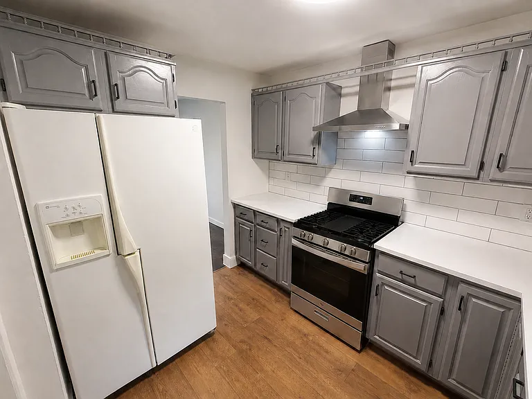 146 Evaline St — Photo 18