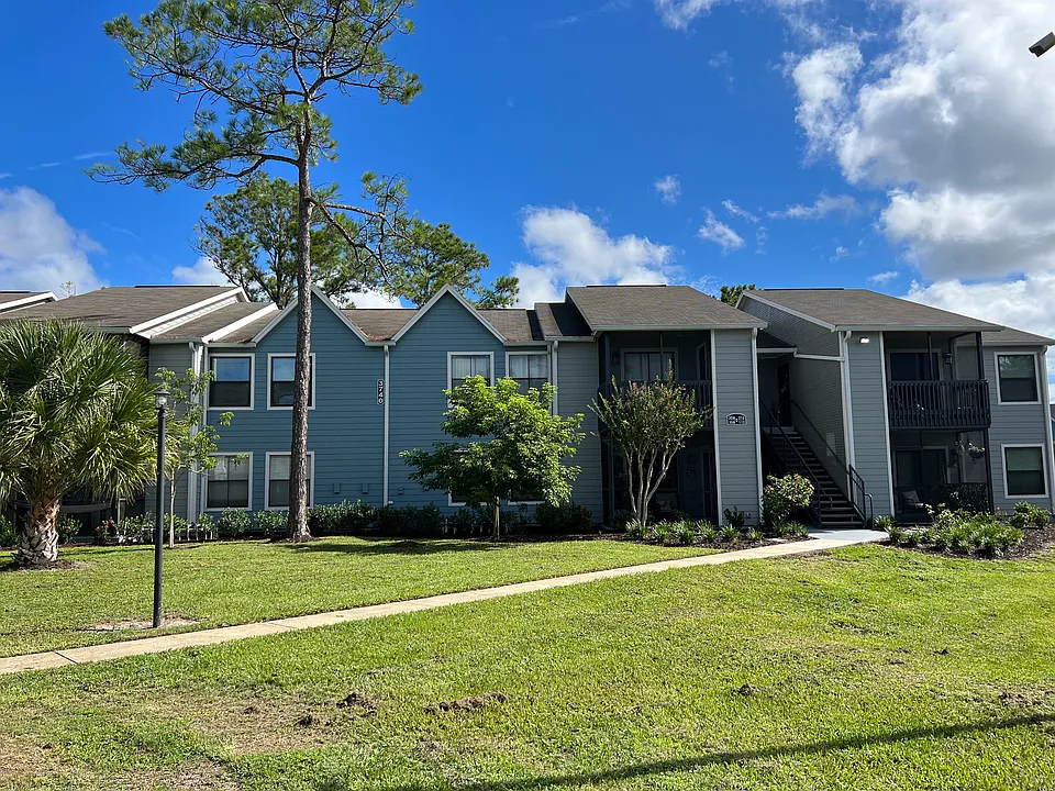 3740 Idlebrook Cir #202