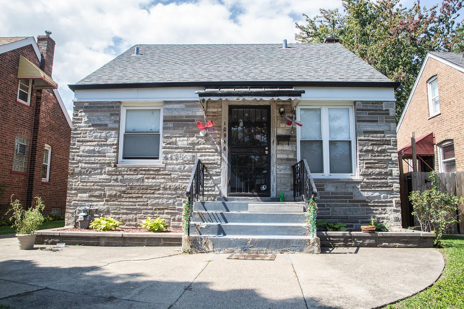 10946 S Avenue D photo 1