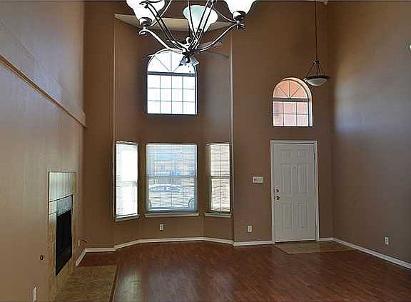 4th image of 10798 Aaron St
