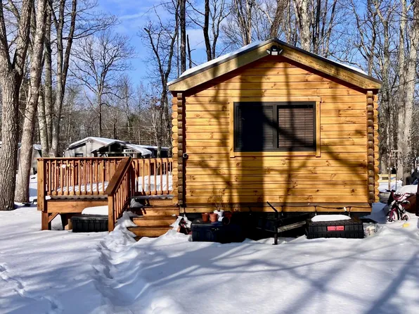 113 Big Bass Dr, Milford, PA 18337