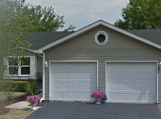 12 Evergreen Dr, Streamwood, IL 60107