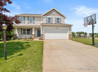 9493 Crest Circle Dr NE, Rockford, MI 49341