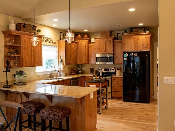 5th image of 226 White Oak Way
