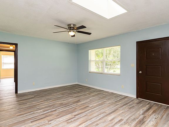 5th image of 715 Kasimir Dr