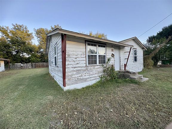 2nd image of 210 N Byers Ave
