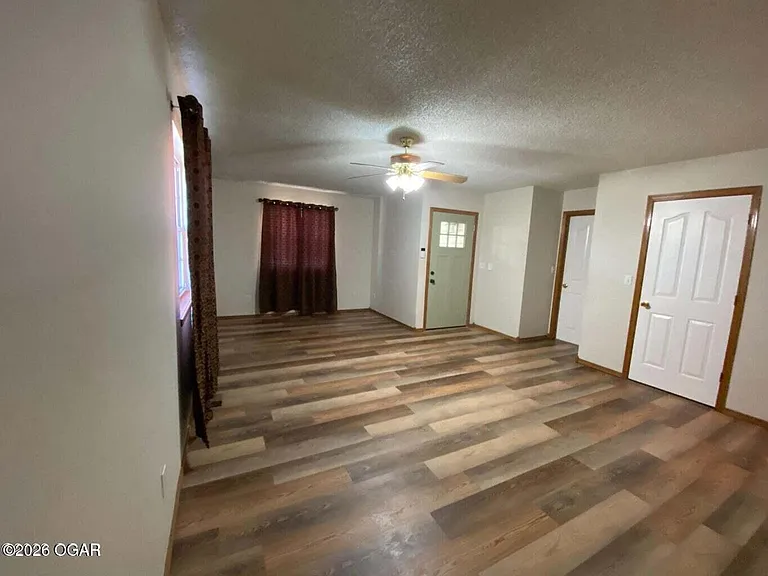 102 S Ball St — Photo 2