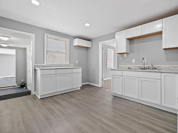 5th image of 3619 S Lincoln Blvd