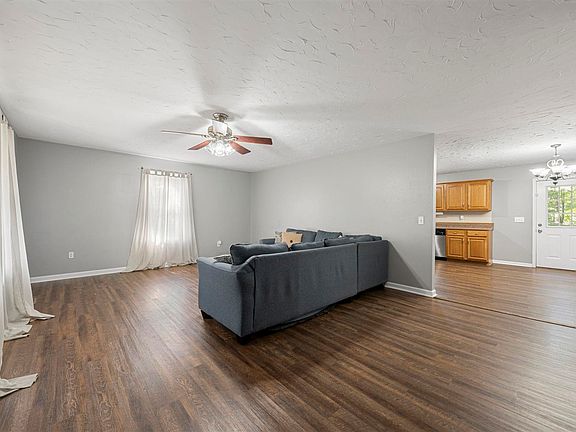 3rd image of 107 Parker Ln
